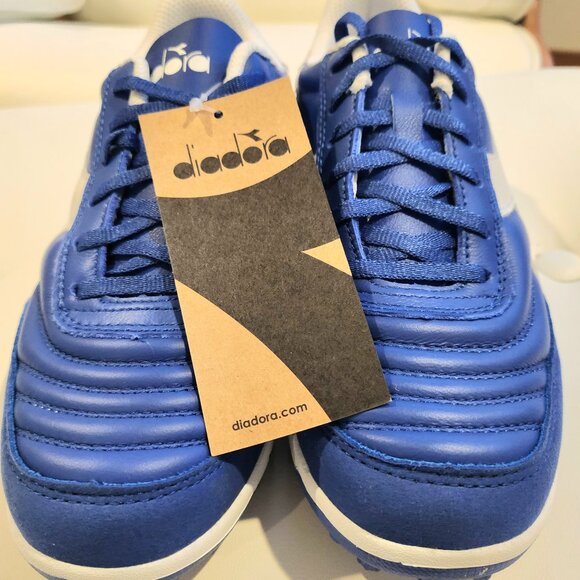 NWT Shoes Women 7-5. 8Youth 5.5 6 Turf shoes Soccer Athletic Casual Blue